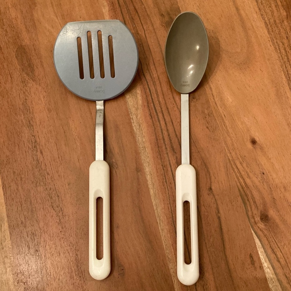 Vintage Ekco Nylon Green Spoon & Grey Pancake Spatula with Cream Keyhole Handles